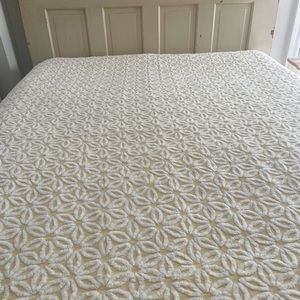 Adorable Vintage Hofmann Yellow and White Daisy Chenille Quilt (QUEEN)